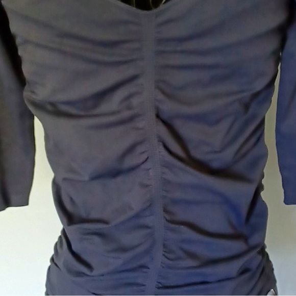 BCBGMaxAzria Navy Ruched 3/4 sleeve tee size M/L - Picture 2 of 4